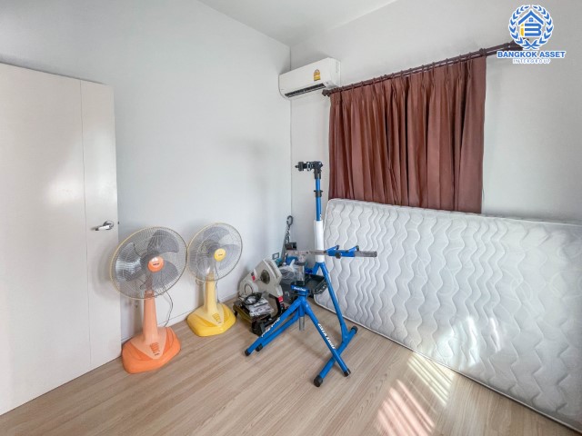 *****บ้านแฝดมือสองย่านนนทบุรี ม. แกรนด์พลีโน่ รัตนาธิเบศร์ หลังมุม บ้านสวย พร้อมเข้าอยู่ บนเนื้อที่กว่า 36.7 ตร.ว. 3 ห้องนอน 2 ห้องน้ำ 2 ที่จอดรถ พร้อมแถมแอร์ 4 เครื่องและที่ดูดควันจากเตา 1 เครื่อง บนทำเลที่เชื่อมต่อถนนชัยพฤกษ์, ถนนรัตนาธิเบศร์, ถนนนครอินทร์ เดินทางสะดวก ใกล้รถไฟฟ้า "สถานีบางพลู"